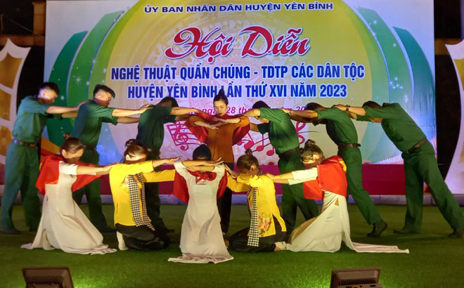 Một tiết mục tham gia Hội diễn nghệ thuật quần chúng trình diễn trang phục các dân tộc lần thứ XVI năm 2023.